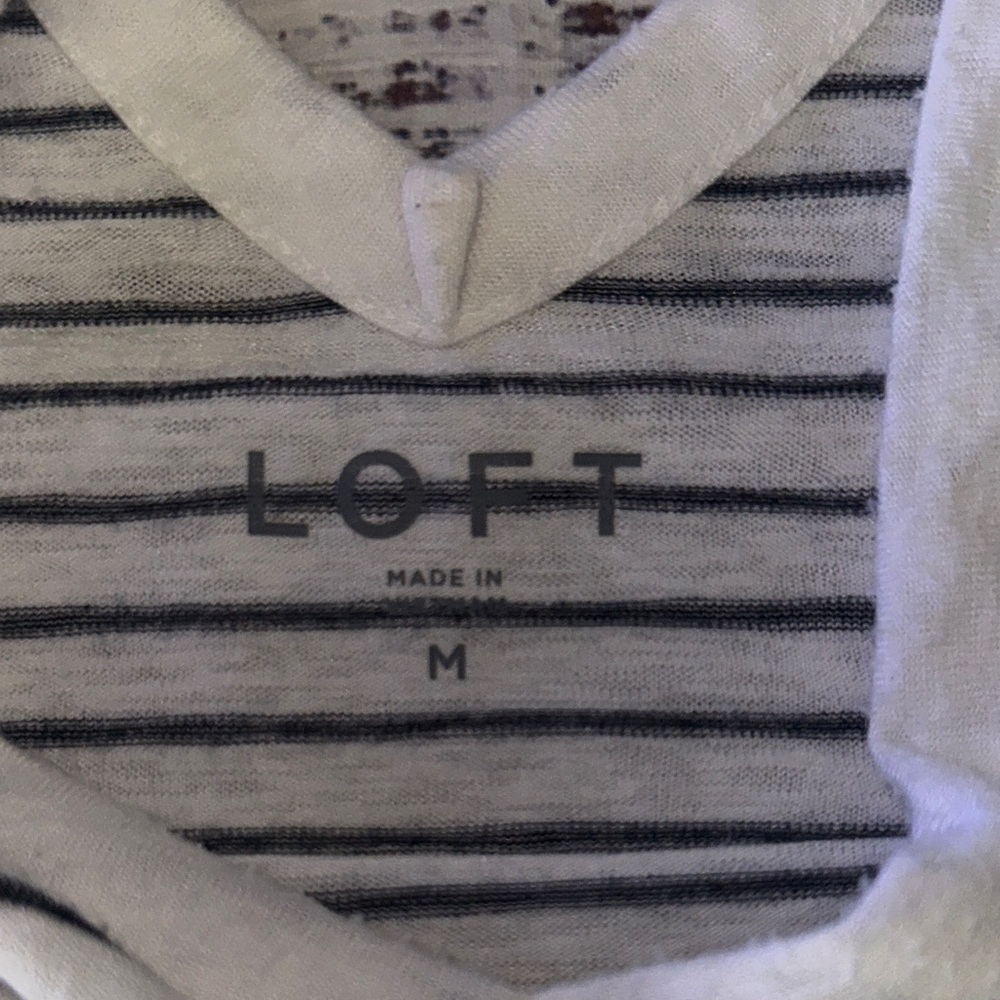 LOFT Black and White Striped V-Neck Top Sz. M - Picture 2 of 7